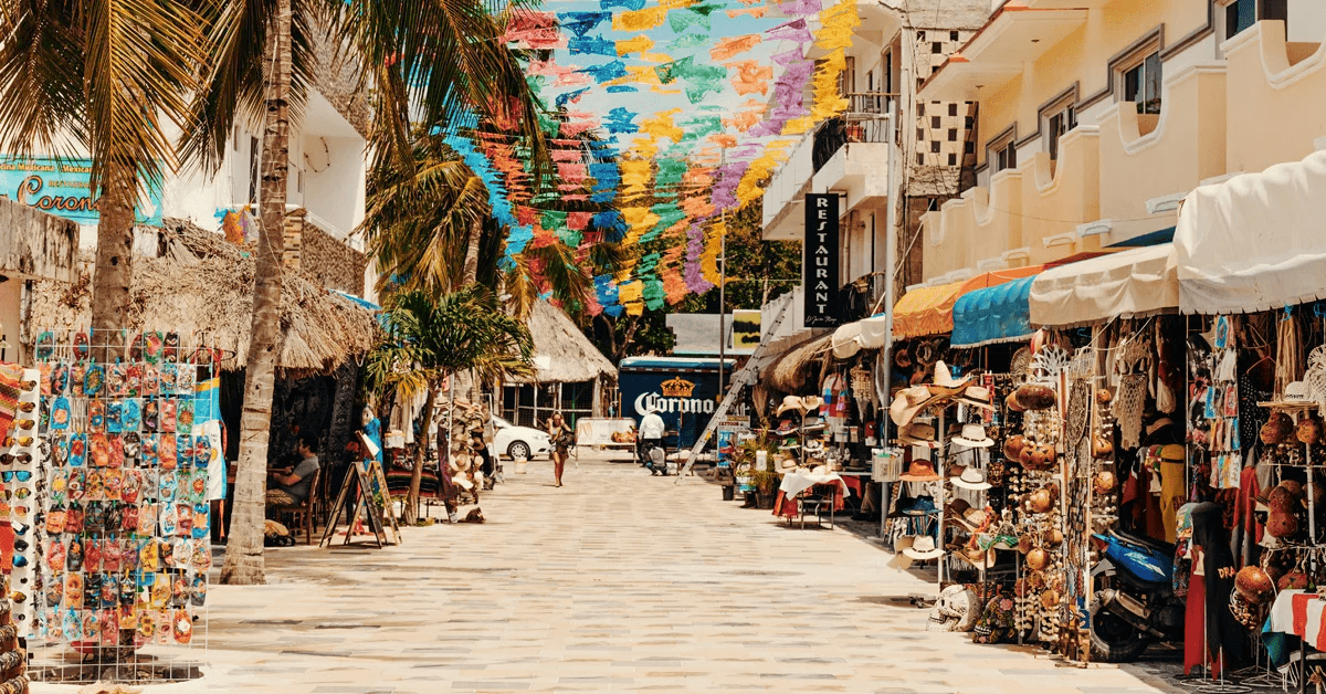 Los mercados de barrio en Cancún: sabores y voces que no están en las guías